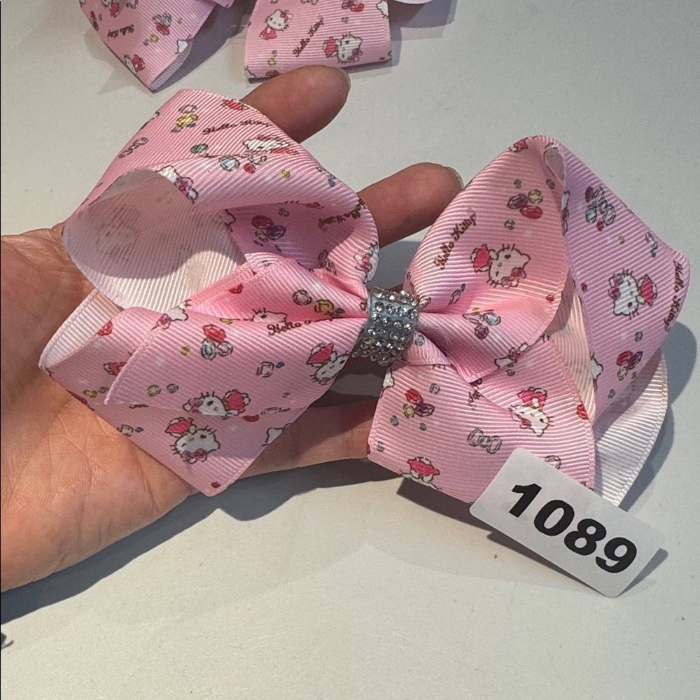 1089 Hello Kitty Alligator‎ Clip Hair Bow